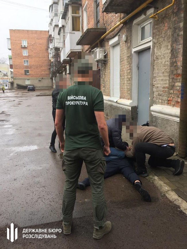 Чиновник ГСЧС задержан на Житомирщине на взятке 500 долл., - ГБР 01