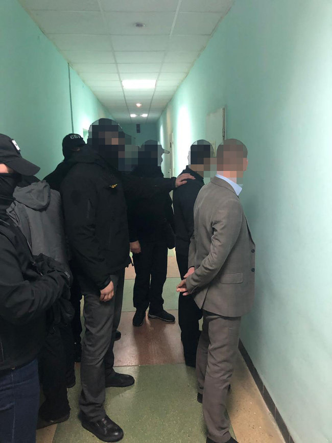 Следователь полиции задержан на Закарпатье на взятке 300 долл., - прокуратура 02