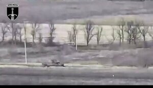 Soldiers of 33rd SMB destroying dugout with help of Leopard, where occupiers were hiding. VIDEO
