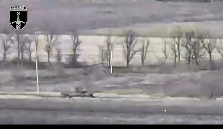 Soldiers of 33rd SMB destroying dugout with help of Leopard, where occupiers were hiding. VIDEO