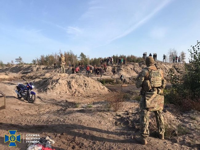 Незаконний видобуток бурштину блокували на території лісгоспу Рівненщини, - СБУ 04
