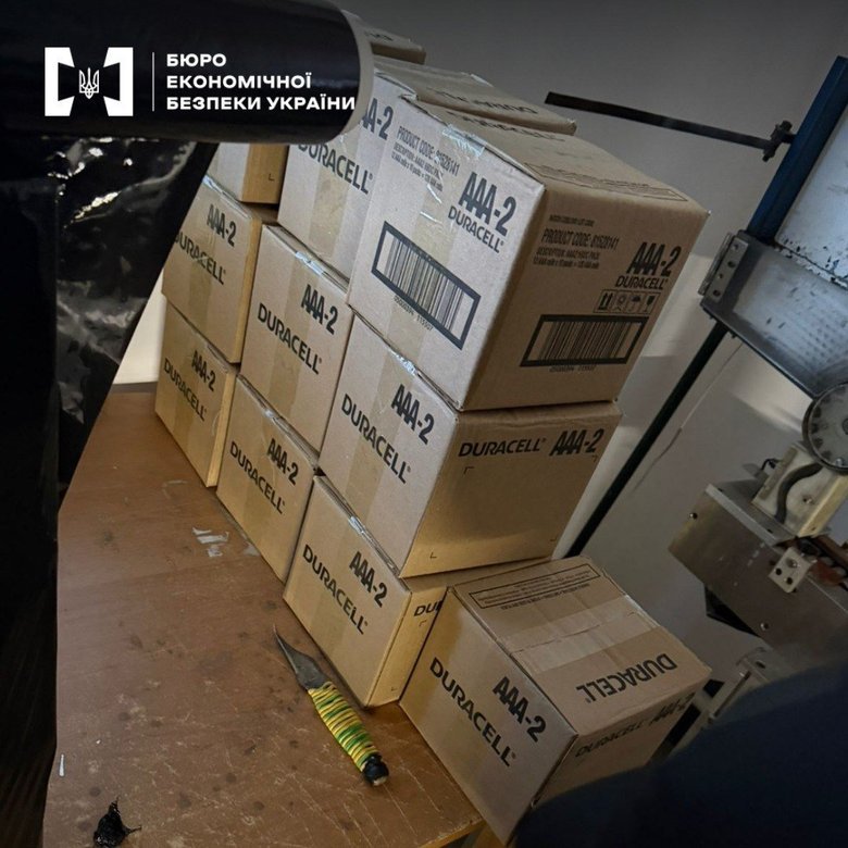 БЕБ викрило схему незаконного виробництва батарейок Duracell