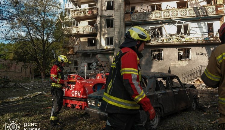 Clean-up operations are ongoing following Russia’s ballistic attack on Kyiv: number of injured has now risen to 15. PHOTOS