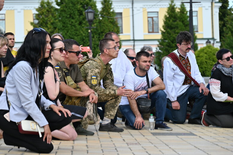 Зі скрипалем та воїном Давидом Якушиним, який загинув у бою з окупантами, попрощалися в Києві 08