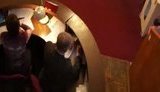 Председатель избирательной комиссии в Москве лично ставит галочки в "лишних" бюллетенях. + ВИДЕО.