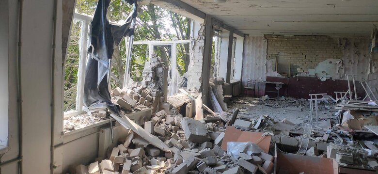 Рашисти вдарили артилерією по Криворізькому району Дніпропетровщини, пошкоджено будівлю ліцею 01
