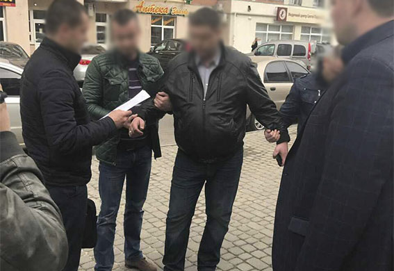 Затримано майора львівської поліції, який отримував по 500 грн з торгових точок 01