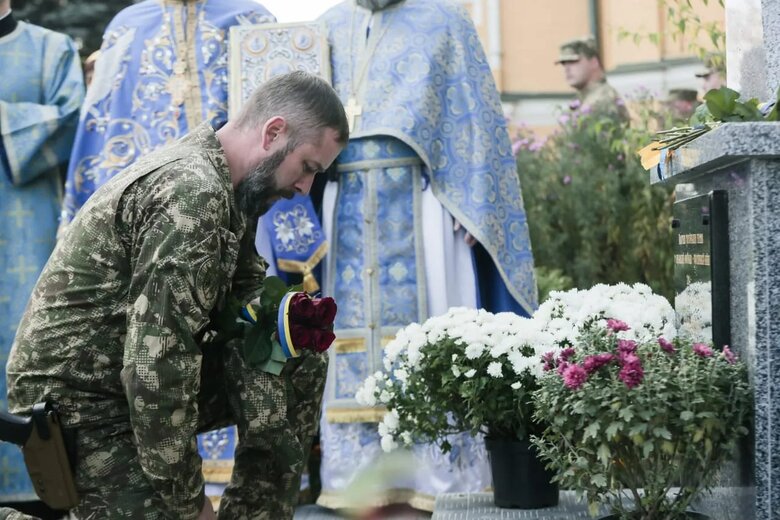 Микола Мішакін: Було таке, що в мене артилерія працювала на 360 градусів. Такого в практиці не буває. Але ми були в оточенні - артилеристи робили неможливе 05