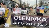 Перекрили рух та вимагали діалогу з народними депутатами. Як родини постраждалих під час теракту в Оленівці боряться за повернення поранених та за гідне вшанування пам’яті вбитих тієї ночі ?