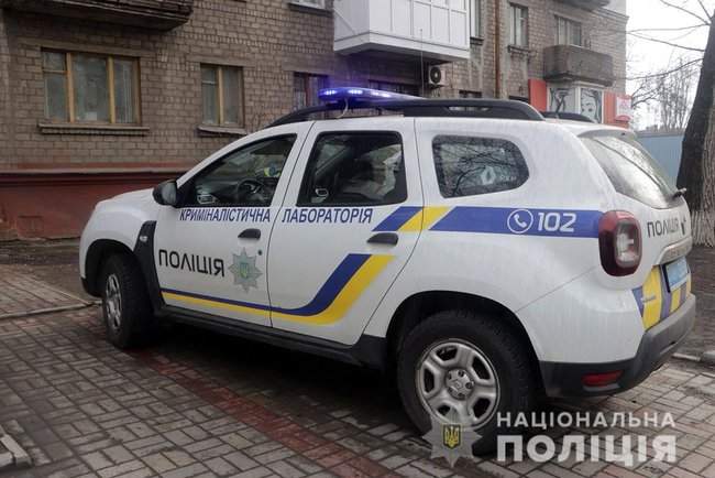 Поліція розслідує загадкове вбивство молодої пари в Маріуполі 01
