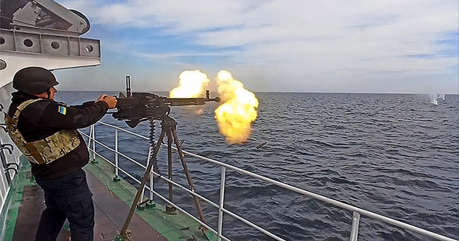 Прикордонники зафіксували кораблі ЧФ РФ у районі українських газових родовищ у Чорному морі, - Держприкордонслужба 05