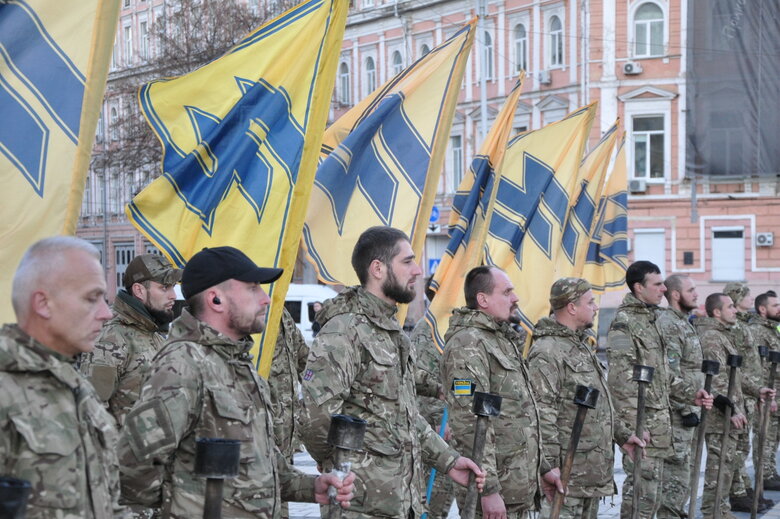 В Киеве почтили память погибших героев полка Азов 06
