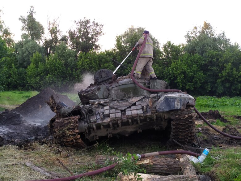 На Чернігівщині з річки витягли танки з законсервованими окупантами 04