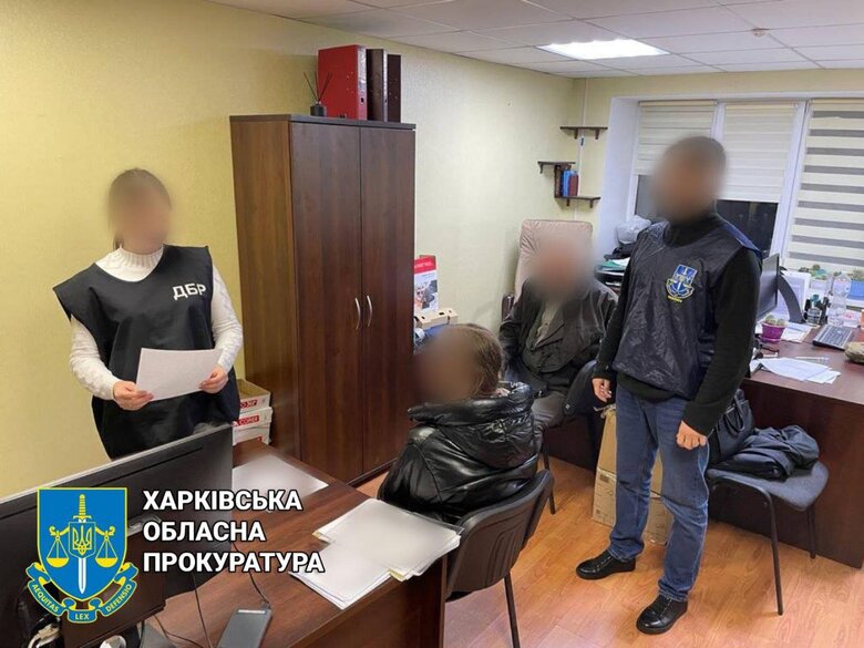 В деоккупированном Изюме задержали двух изменниц, добровольно сотрудничавших с представителями РФ 01