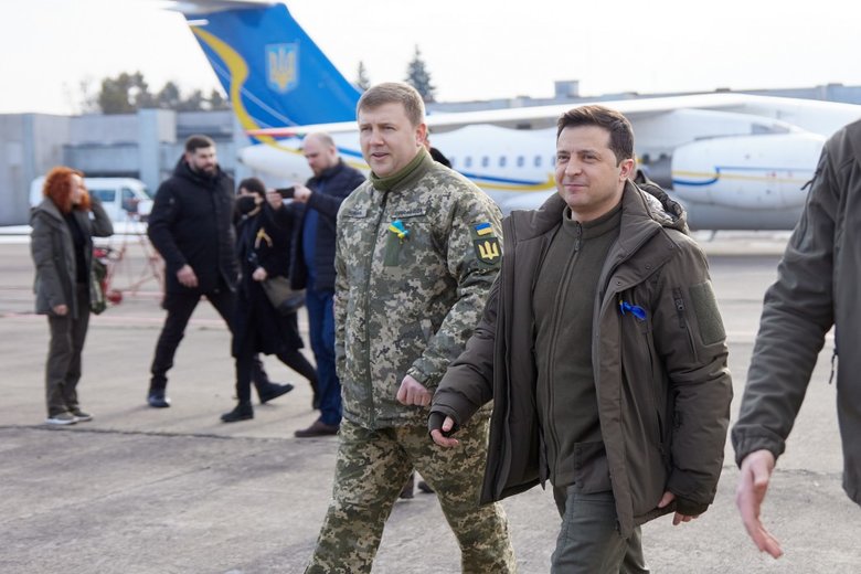 Зеленський прибув на Рівненщину, де спостерігатиме за військовими навчаннями 01