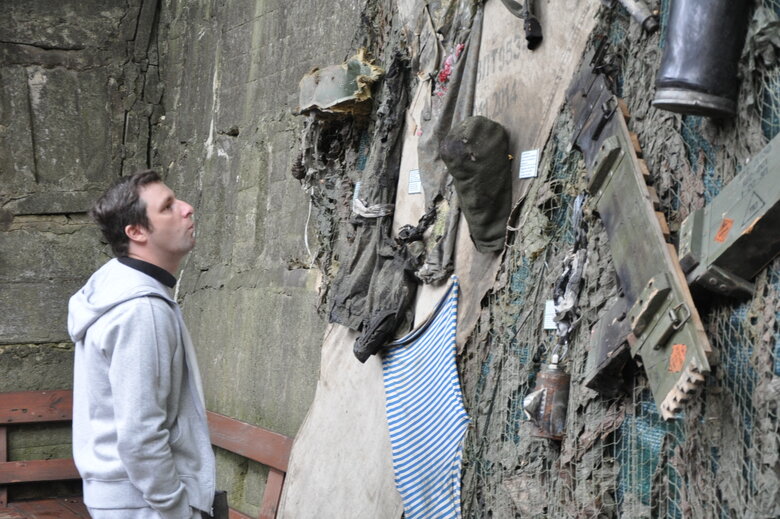 Кресло-катапульта, образцы снарядов и личные вещи рашистов: На Андреевском спуске открылась благотворительная выставка Спротив-2022 40 Кресло-катапульта, образцы снарядов и личные вещи рашистов: На Андреевском спуске открылась благотворительная выставка Спротив-2022 40