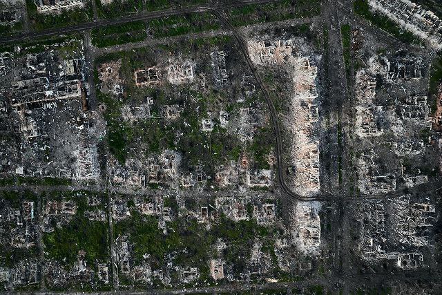 City that no longer exists: photographers showed destroyed Mariinka 06
