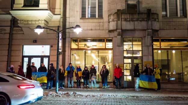 Українці у Фінляндії протестували проти відмови екстрадувати російського бойовика-неонациста Петровського 01