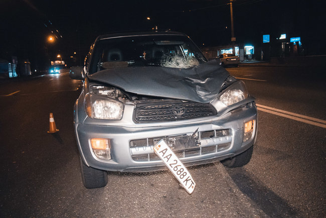 Автомобиль сбил насмерть пешехода на Троещине в Киеве 04