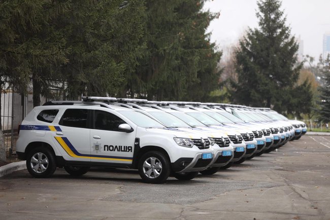 Нацполіція отримала від міжнародних партнерів 18 службових автомобілів 02