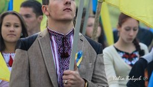 Активність громадянського суспільства в Україні повернулася до рівня 2013 року, - опитування