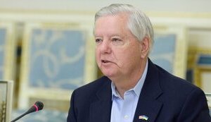Уже есть двухпартийный законопроект с дополнительными тарифами в отношении любой страны, которая покупает российскую нефть, газ и уран, - сенатор Грем