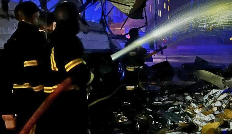 Ворог повторно атакував об’єкт на Київщині, на якому працювали рятувальники. ВІДЕО+ФОТОрепортаж