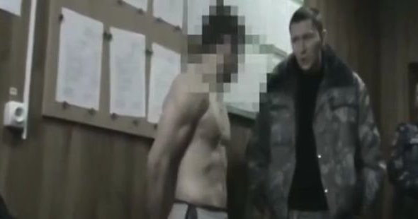 В сеть попало видео, как в волгоградской колонии опускают достоинство осужденных