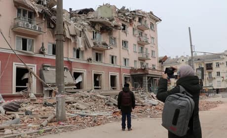Місто, яке мужньо стримує натиск ворога, - наслідки ворожих обстрілів Чернігова 16