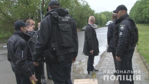 Под машиной львовского бизнесмена сработало взрывное устройство - авто повреждено, пострадавших нет, - Нацполиция 03