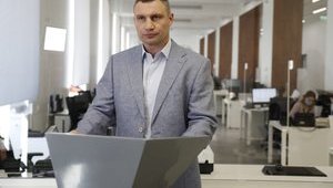 Киев выделил 900 миллионов на доплаты медикам