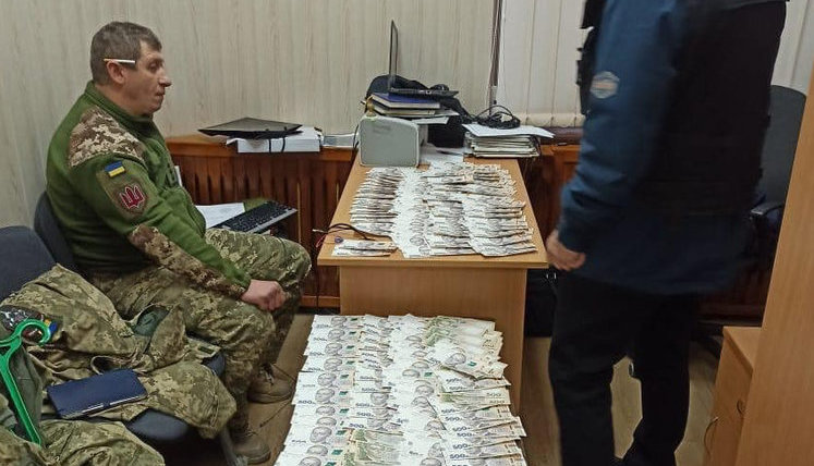 Затриманий на хабарі 400 тис. грн начальник відділу Міноборони Непота - автор наказу про "чорні шеврони", що дозволив вимагати хабарі з виробників на нових тендерах, - Бутусов