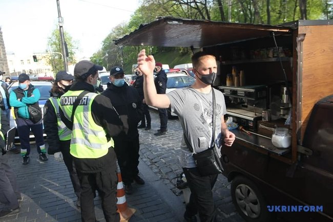 Rallies outside Cabinet: Businessmen demand quarantine easing, equal rules 10
