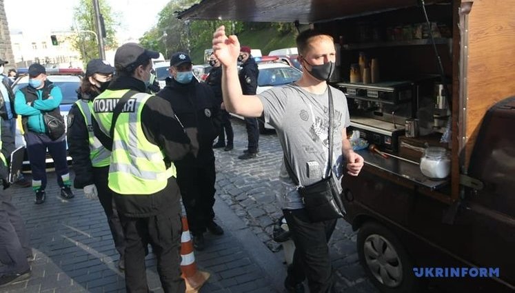 Rallies outside Cabinet: Businessmen demand quarantine easing, equal rules. PHOTOS