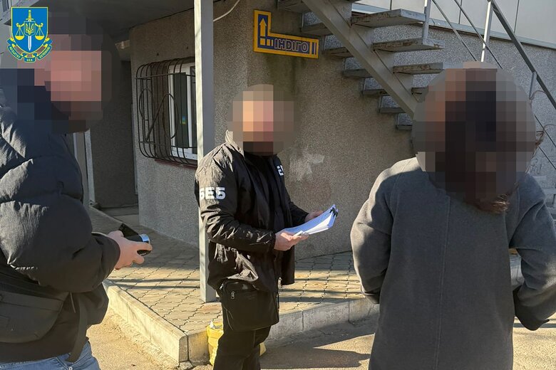 Посадовців підприємства Дніпровської міськради викрито на розтраті