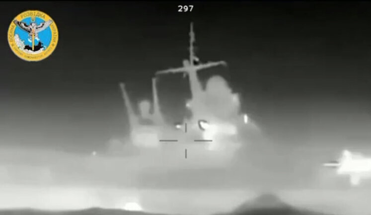 Атака морських дронів на російський патрульний корабель. ВIДЕО