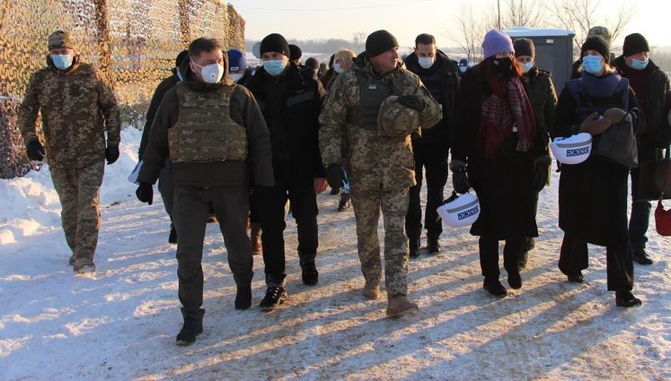 Председатель ОБСЕ Линде посетила КПВВ в Золотом на Луганщине (обновлено). ФОТОрепортаж