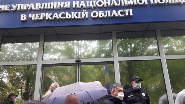 Черкаські підприємці протестували під стінами управління поліції 02