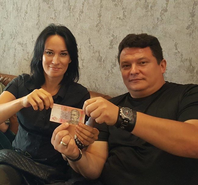 Это очень крутой замысел, и он нужен именно нам с вами: волонтер Маруся Зверобой просит поддержать проект Стена Памяти 02 Это очень крутой замысел, и он нужен именно нам с вами: волонтер Маруся Зверобой просит поддержать проект Стена Памяти 02