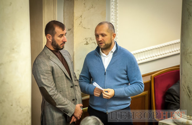 Напівпорожній зал Ради й дорога сумка Рибчинського - день роботи ВР 17 січня 12 Напівпорожній зал Ради й дорога сумка Рибчинського - день роботи ВР 17 січня 12