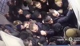 Штурм Подільського РВВС. ВIДЕО Нацполіції