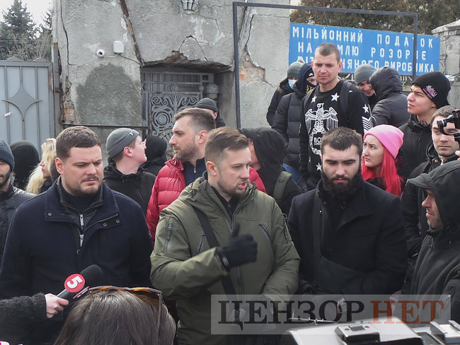 Nationalists block police raiding Kyiv-based ATEK plant 08