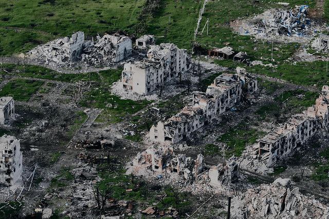 City that no longer exists: photographers showed destroyed Mariinka 01