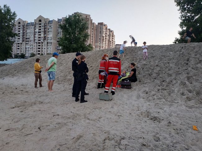 10-річна дівчинка в Києві ледь не загинула, провалившись у пісок 01