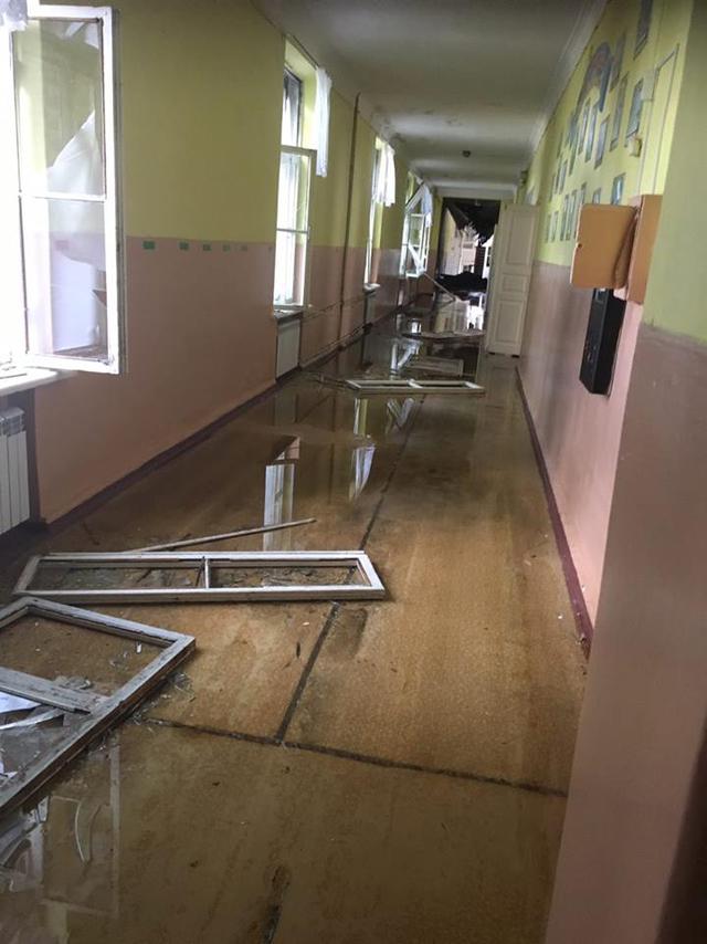 Обстріл Красногорівки: пошкоджено 29 будівель, включно з лікарнею і школою, - Аброськін 04