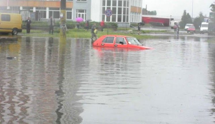 Потоп в Черкассах: "Весь город плывет. Принимаем новую тучку...". ФОТОрепортаж