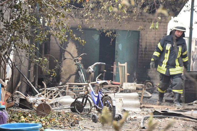 На Луганщині через пожежі перекрито рух у Станицю Луганську, - поліція 10 На Луганщині через пожежі перекрито рух у Станицю Луганську, - поліція 10