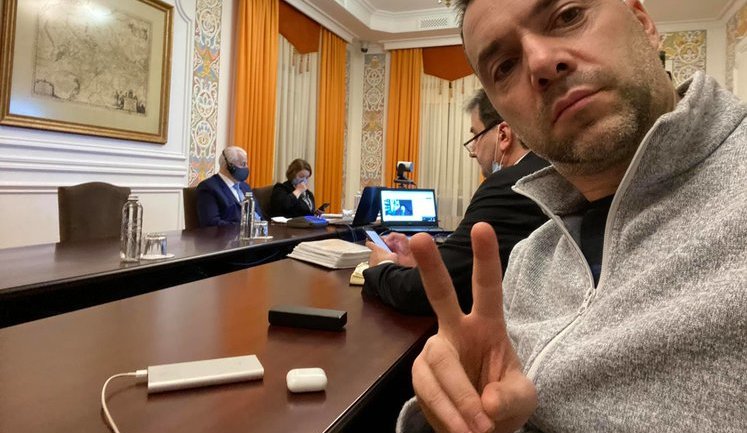 "Пошел на х#й, так понятнее?" - офіційний представник України в ТКГ Арестович на прохання спілкуватися українською