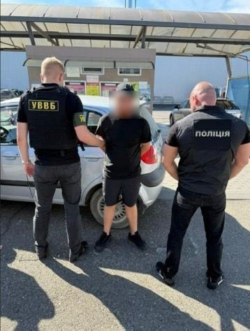 На Закарпатті затримали чоловіка за спробу підкупу прикордонника