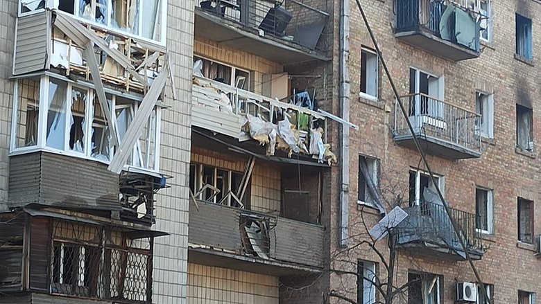 Наслідки падіння збитої російської крилатої ракети на Куренівку в Києві 18 Наслідки падіння збитої російської крилатої ракети на Куренівку в Києві 18